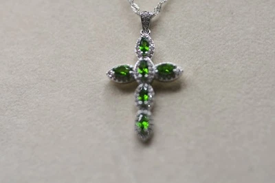 Colgante Cruz Cromo Diópsido JTV Rodio Sobre Plata Esterlina con Cadena P2 Foto 1 de 4