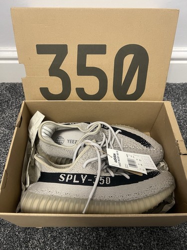 Yeezy Boost 350 V2 grigio ardesia. Nuovo