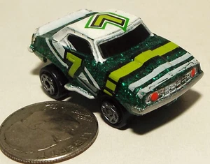 Kleine Micro Machine Kunststoff 1969 Chevy Camaro in Metallic Grün & Weiß Nummer 7 - Bild 1 von 4
