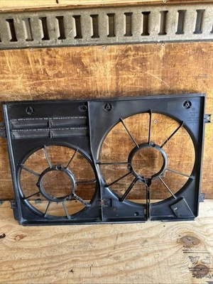 2005-2007 2009-2013 AUDI A3 - Radiator DUAL FAN COWL / Housing 1KM121205 - Image 1 of 3