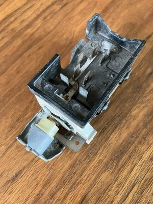 61 62 63 Buick Skylark Interruptor de faros especial Lámpara de cabeza Siwtch 1961 1962 1963 Foto 1 de 4