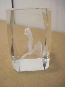 Golfer 3D Laser Etch Crystal 3D Glass Paper Weight 3” Golf paper weight - Picture 1 of 5
