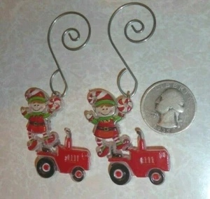 2 Handmade Mini. Elfe sitzt auf einem roten Traktor Weihnachtsschmuck USA - Bild 1 von 4