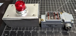 Eaton Cutler Hammer E50SB, E50RB, E50DH1, LimitSwitch With Pilot Light [B8S2 - Picture 1 of 8