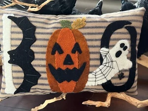 Buttermilk Basin BATTY BOO Halloween Wool Appliqué Completed Pillow - Picture 1 of 7