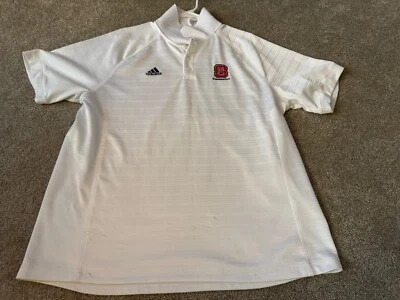 Polo Adidas de gimnasia de la Universidad Estatal de Carolina del Norte para hombre blanco grande Foto 1 de 4