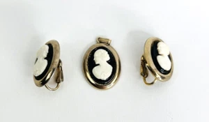 Sarah Coventry Costume Earrings Pendant Cameos Black Cream Gold Tone Clip On Vtg - Picture 1 of 5