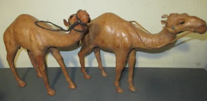 2 grandi figure di cammello decorative avvolte in pelle - Foto 1 di 3