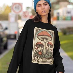 The Mushroom Tarot Card Sweatshirt, Fungi - Afbeelding 1 van 13