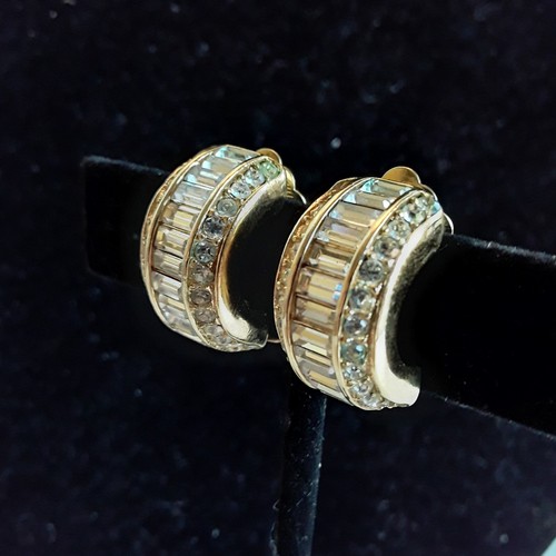 Orecchini Christian Dior Vintage Strass Placcati Oro Mezzo Cerchio Baguette Clip On