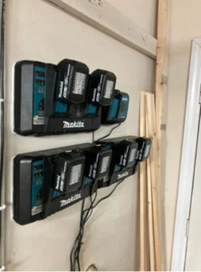 Pressure Holder Wall Mount for Makita DC18RD Dual Port Charger 14.4v/18v - Picture 1 of 9