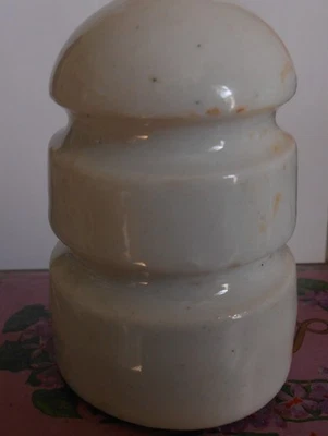 Aislador de porcelana blanca.  Buen estado.    #02 PORC/31 Foto 1 de 2