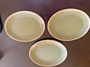 1960s Vintage Hull U.S.A. Oven Proof Avocado Green Drip 12 1/8" Oval Platter - Picture 1 of 2