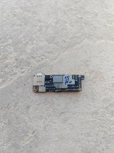 placa base iphone 15 pro para piezas, tiene bloqueo icloud - Foto 1 di 2