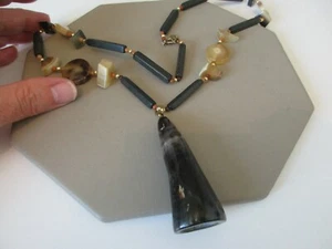 COLLAR COLGANTE VINTAGE GRANDE IMITACIÓN CUERNO PLÁSTICO MADERA VAQUERO WESTERN CUENTAS ANTIGUAS - Imagen 1 de 4