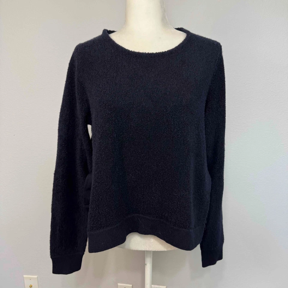 Suéter para mujer Elizabeth & James Blair con corbata lateral lana cachemir azul marino mediano Foto 1 de 4