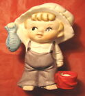 Statuina ceramica bambino bimbo con cappello tipo holly hobbie e pesce da pesca