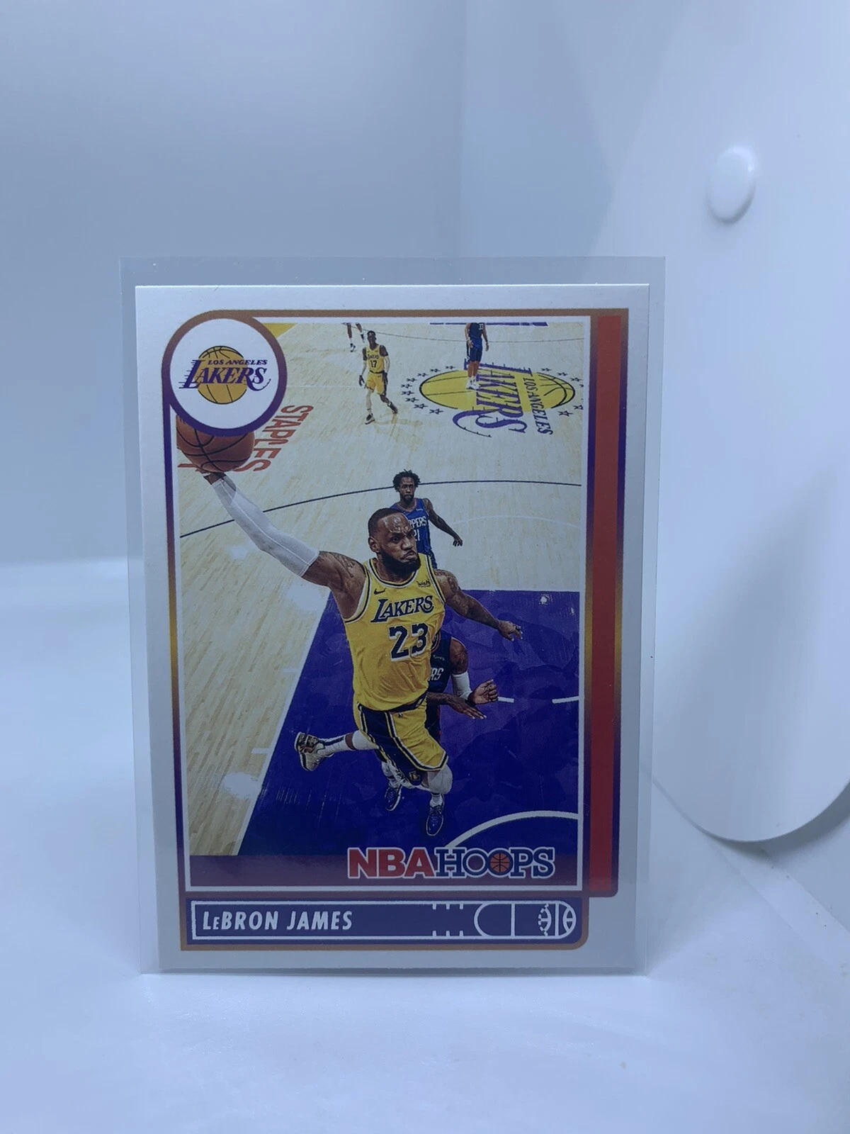 2021-22 Panini NBA Hoops #136 LeBron James Red Back Parallel Los Angeles Lakers