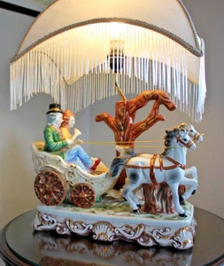 CAPODIMONTE Royal carriage and victorian couple lamp CIRCA 1960s - Picture 1 of 15