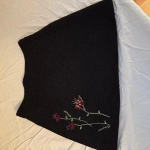 Express Embroidered Skirt Floral A-Line Black Career Casual Size M - Picture 1 of 5