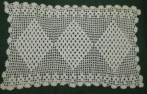 LOVELY OLD ANTIQUE VINTAGE HANDMADE DOILY! 1 - Picture 1 of 2
