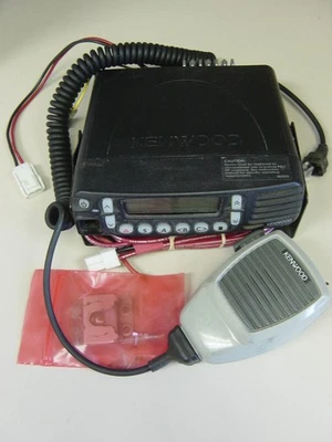 Radio móvil Kenwood TK8180-K UHF con micrófono, soporte, cable de alimentación Foto 1 de 4