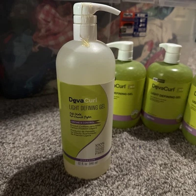 DevaCurl Light Defining Gel, Frasco Bomba 32 oz, Fórmula Sem Frizz - Imagem 1 de 3
