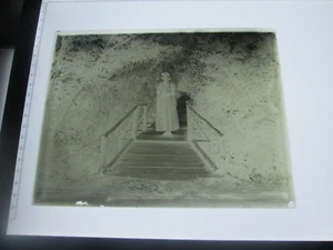 LATE 1800s or EARLY 1900s GLASS NEGATIVE,  WOMAN-8 - Picture 1 of 1