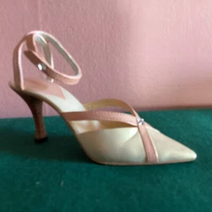 RARE "Mothers Are Forever " Just The Right Shoe Mothers Day  2002 MNIB COA - Picture 1 of 15