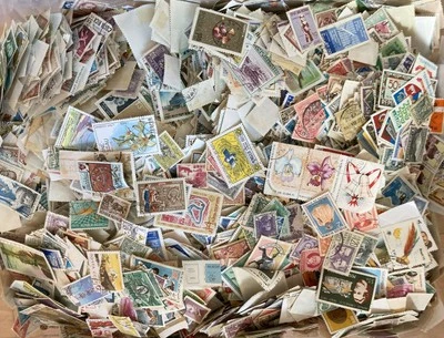WORLD STAMPS 70 GRAMS MIXED OFF PAPER KILOWARE APPROX 750 UNSORTED - FREE UK P&P - Image 1 of 2