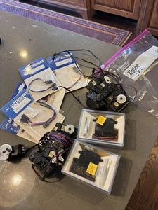 702. Large Lot Airtronics Servos And Extensions For R/c Model Airplane - Picture 1 of 12