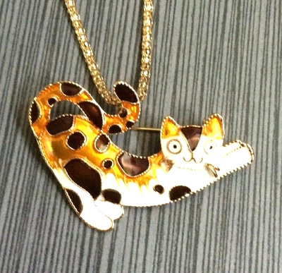 Betsey Johnson Naranja y Blanco Esmalte Gatito Gato Colgante Broche Collar Dorado ¡Nuevo! Foto 1 de 3