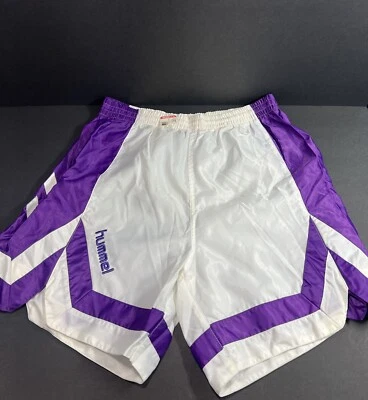 NUEVO CON ETIQUETAS Raro Y2K Años 90 HUMMEL Adulto Hombres Talla L Nylon Satinado Fútbol Pantalones Cortos ¡NUEVO EN STOCK! Foto 1 de 4