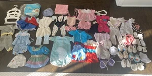 Ropa, zapatos, pañales, accesorios, perchas vintage de los años 80 Cabbage Patch para niños - Imagen 1 de 18
