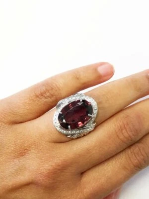 Red Garnet Oval 18.ct and White Cubic Zirconia Round Anniversary Ring 925 Silver - Imagem 1 de 4