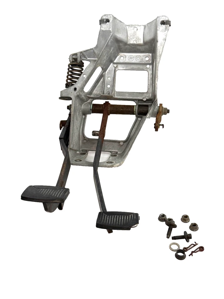 1980-1986 FORD F150 F250 F350 HYDRAULIC CLUTCH PEDAL ASSEMBLY E4TA-2L252-CB - Image 1 of 4