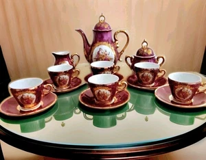 Genuine Ebersbach 15 Piece Gilded Porcelain Burgundy Demitasse Courting Couple - Foto 1 di 12