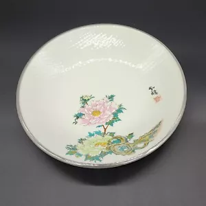 Alfombra de porcelana satinada Famille Rose vintage de 10,5" tazón bajo asiático borde plateado firmada - Imagen 1 de 5