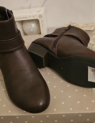 Laura Ashley La-Tempo Bown Boots 6M - Image 1 of 4