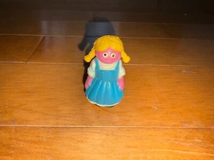 Sesame Street Fairy Tales Betty Lou as Gretel 2" PVC Figure Vintage 1974 - Picture 1 of 6