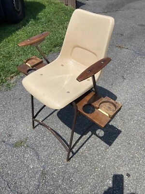 Винтажный стул середины века современный из стекловолокна зрительский стул с держателем бутылки - Изображение 1 из 4