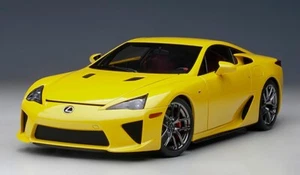 1/18 Lexus LFA perlgelb mit roter & schwarzer Innenausstattung Modellauto von AUTOart 78854 - Bild 1 von 13