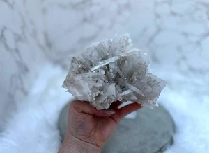 Aerosoles Scolecite con inclusiones de apofilita, espécimen mineral mixto de zeolita - Imagen 1 de 10