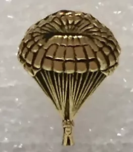 Parachute Gold Plated Aviation Lapel Pin SKY DIVING RIGGER NOS - Picture 1 of 4