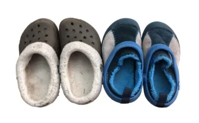 Zuecos forrados de lana Crocs para bebé niño pequeño talla C6 sin cordones gamuza marrón Foto 1 de 2