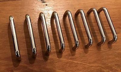 Tirador de cajón gabinete tono cromo barra plata 8 asas mediados de siglo moderno vintage Foto 1 de 4