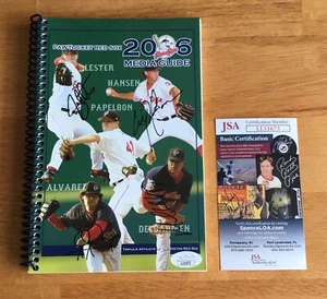 Jon Lester Manny D Multi Firmado Autógrafo Pawtucket Medias Rojas Guía de Medios Certificado de Autenticidad JSA - Imagen 1 de 6