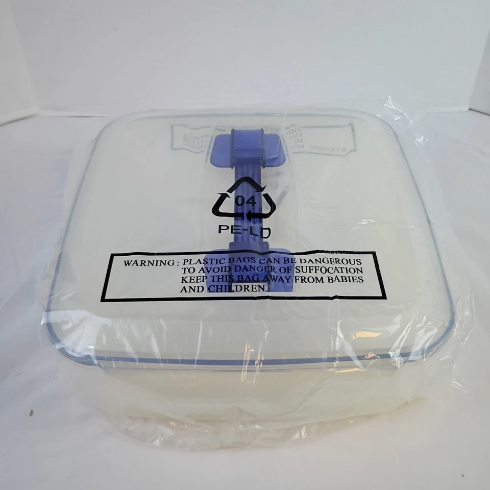 Lock & Lock Appetizer Handy Container with Removable Divided Tray Blue Brand New - Image 1 of 4