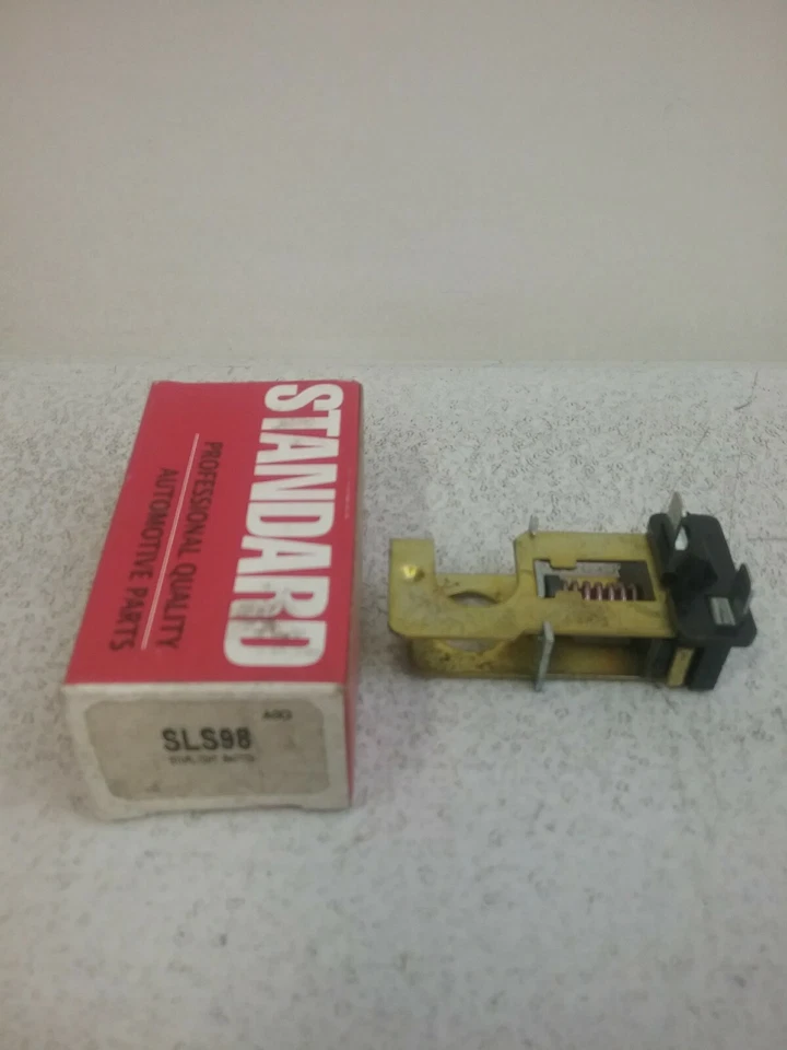 SLS98 Standard Motor Products Stop Light Switch  - Изображение 1 из 1