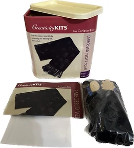 Vintage neu im Karton Creativity KITS geprägter Samtschal von Curiosity Kits You Make It! - Bild 1 von 3
